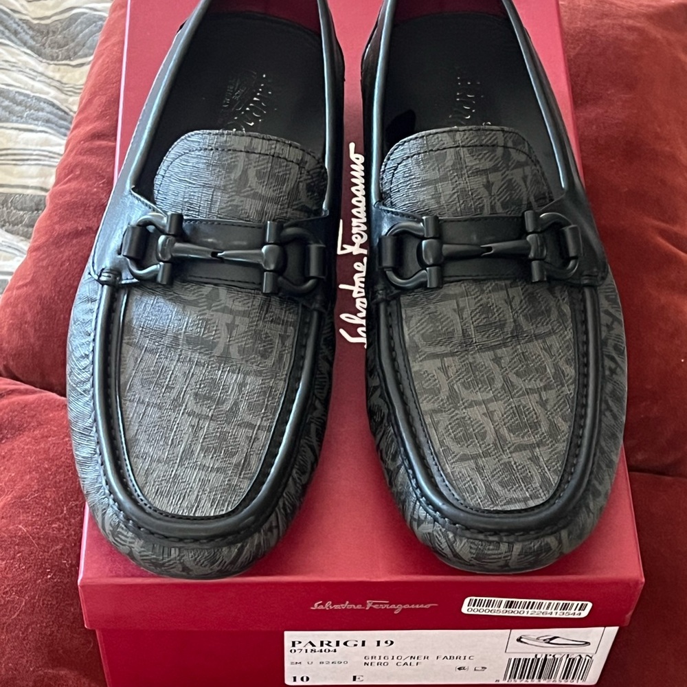 Salvatore Ferragamo Men’s classic Nero calf Italian classic.